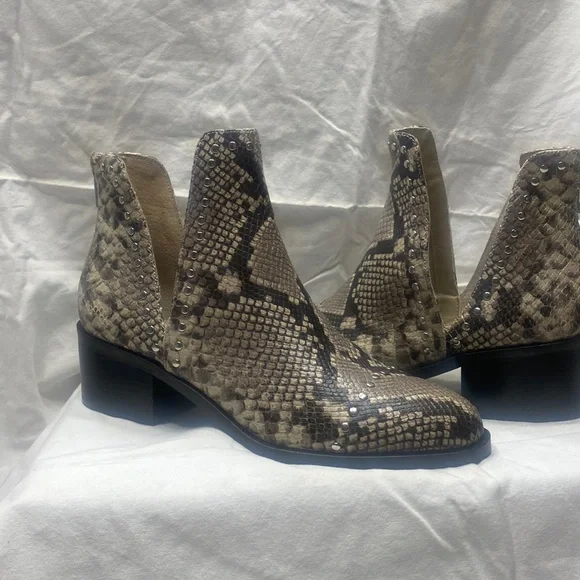 Conspire Steve Madden Boot Shoes 95 Ankle Snake Zip Back Ec